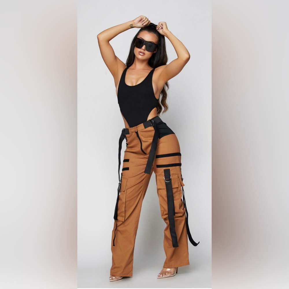 Hot and delicious pants M
